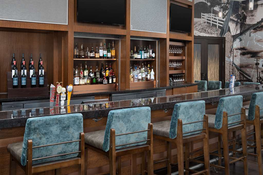 Фото Embassy Suites Springfield