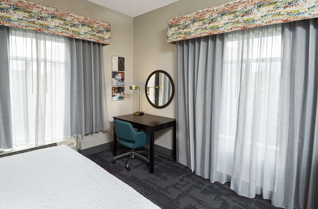 Фото Hampton Inn & Suites Raleigh Downtown