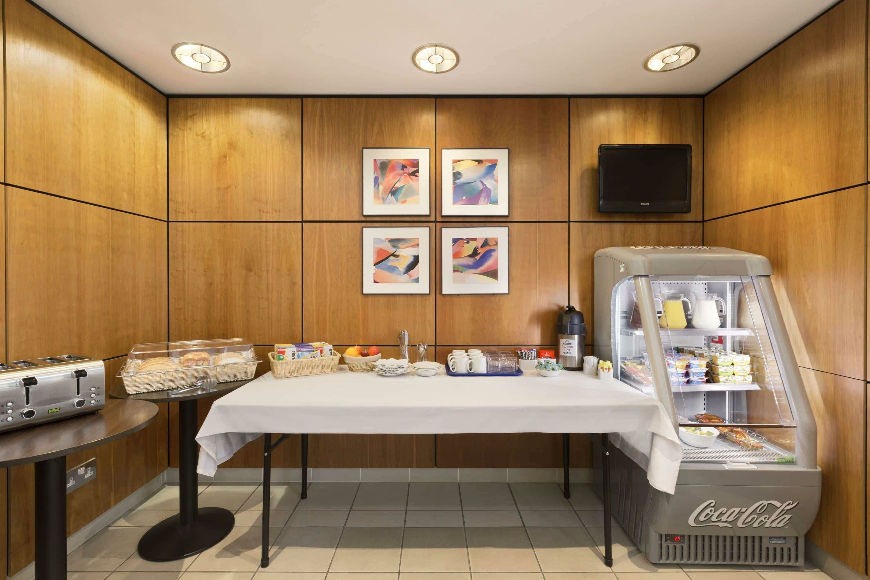 Фото Days Inn by Wyndham Peterborough