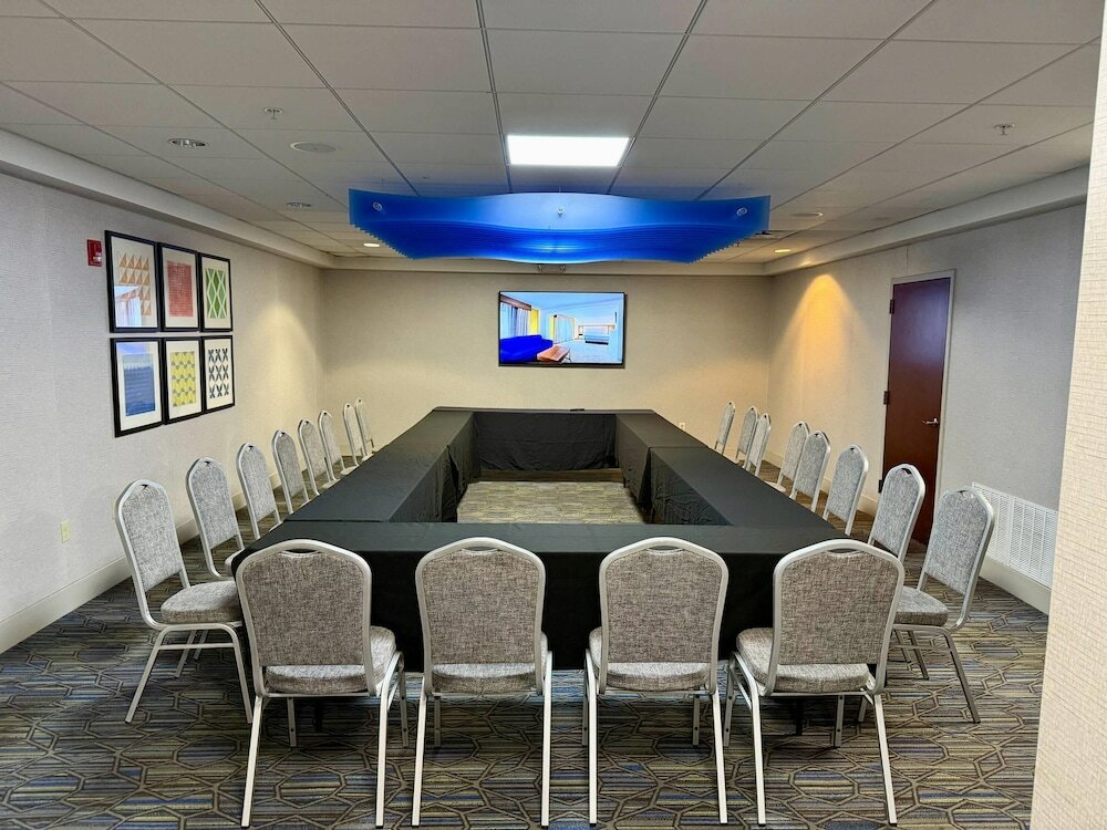 Фото Country Inn & Suites by Radisson, Downtown Albany New York