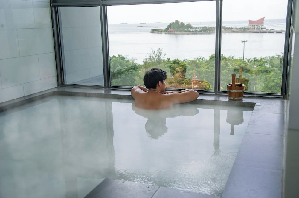 Фото Oakwood Hotel and Residence Sri Racha