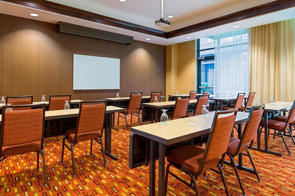 Фото Courtyard by Marriott Little Rock Downtown