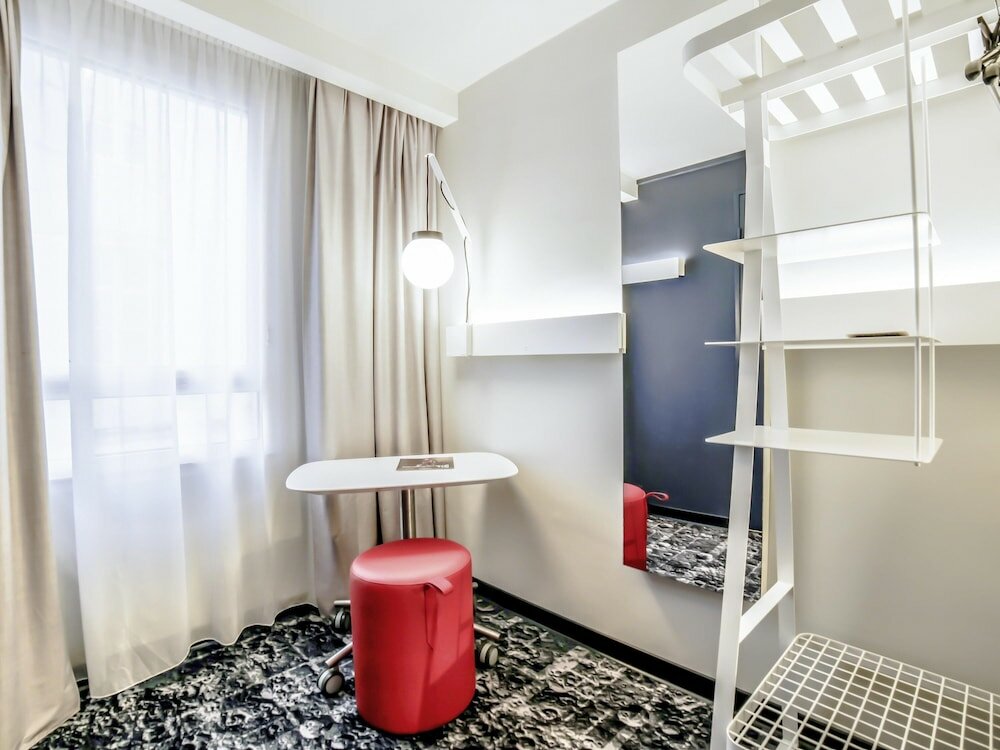 Фото Ibis La Rochelle Centre Historique