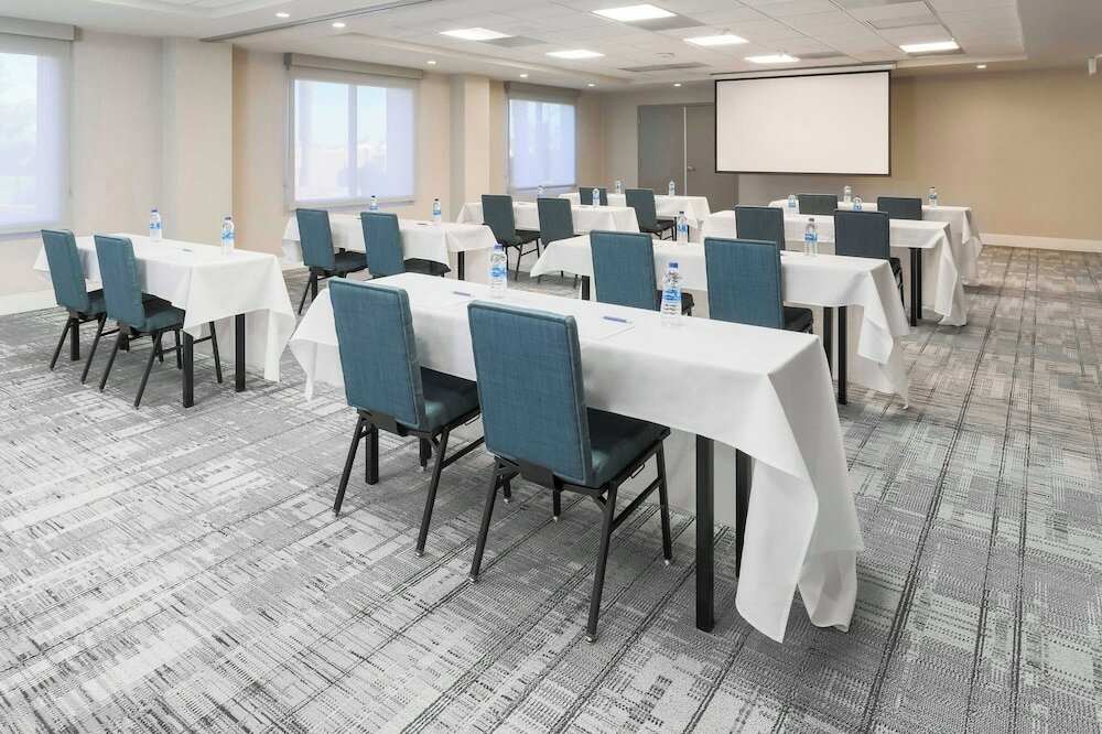 Фото Four Points by Sheraton Ontario-Rancho Cucamonga