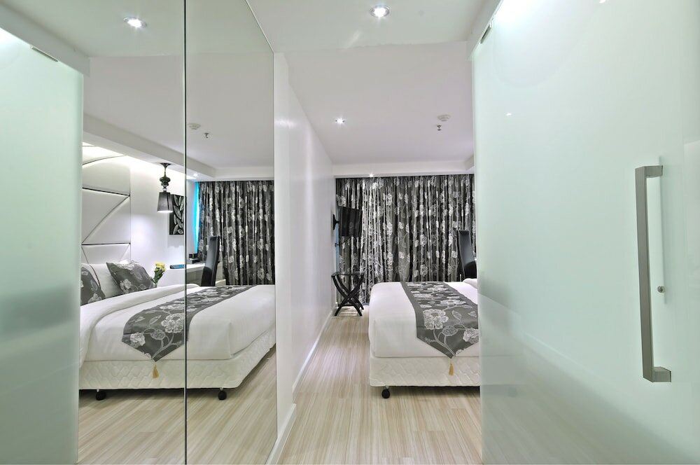 Фото Отель Sukhumvit Suites