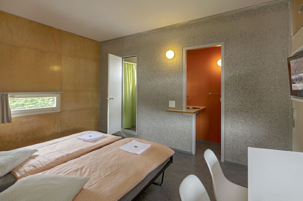 Фото Lausanne Youth Hostel Jeunotel