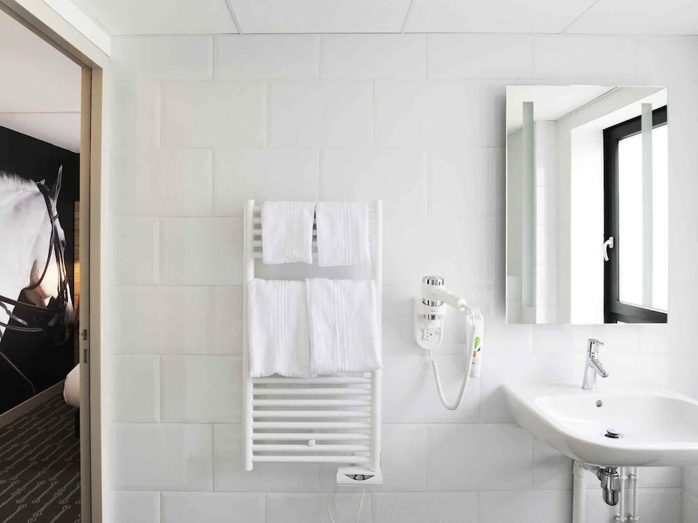 Фото Ibis Styles Laval Centre Gare