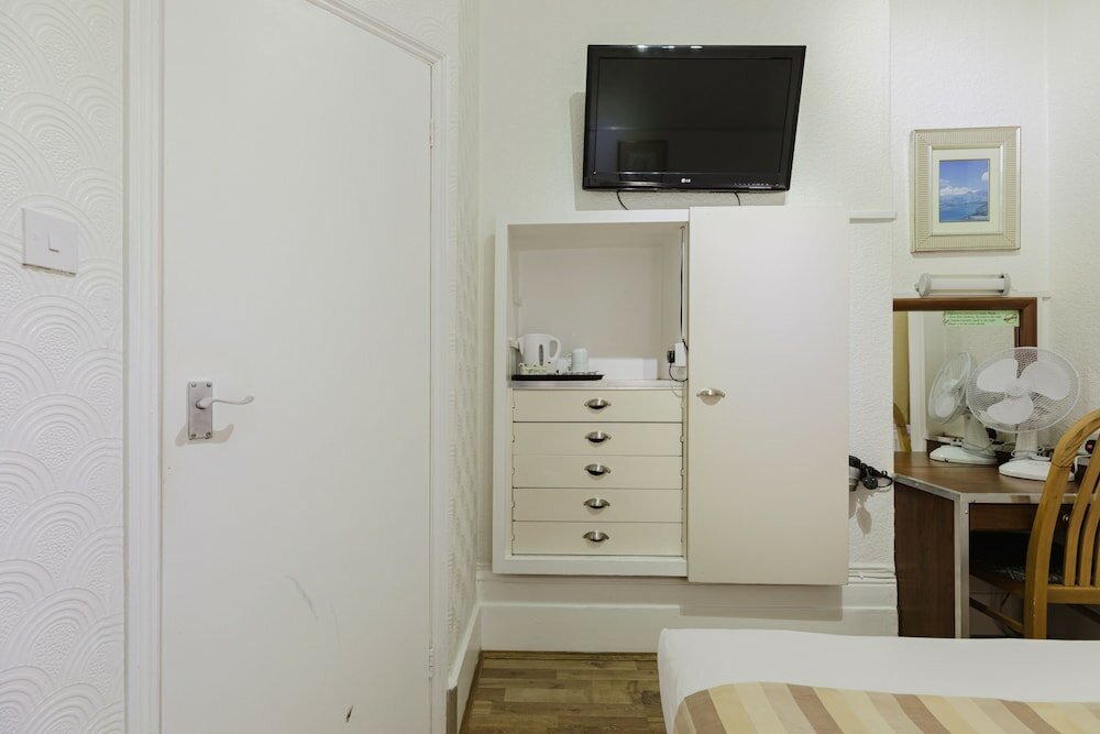 Фото Falcon Hotel