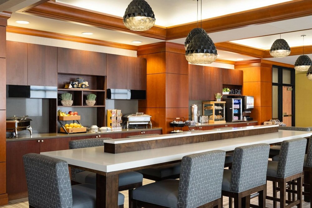 Фото Wyndham Moline on John Deere Commons