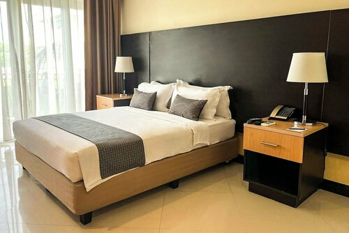 Внешний вид отеля The Lake Hotel Tagaytay в Тагайтае, фото 4