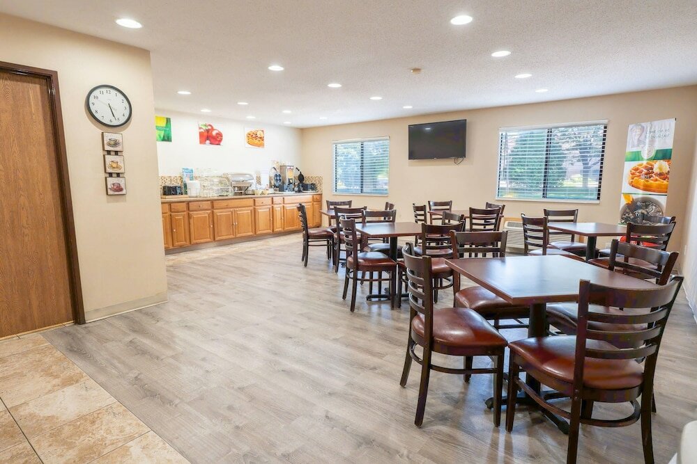 Фото Quality Inn & Suites Sun Prairie Madison East