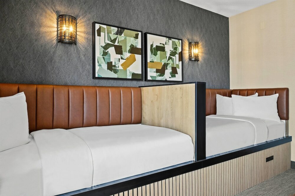 Фото Ramada by Wyndham Drumheller Hotel & Suites