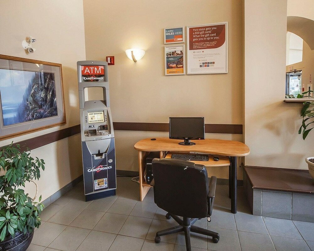 Фото Econo Lodge & Suites Hinton