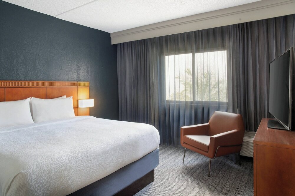 Фото Courtyard by Marriott Tampa Westshore/Airport