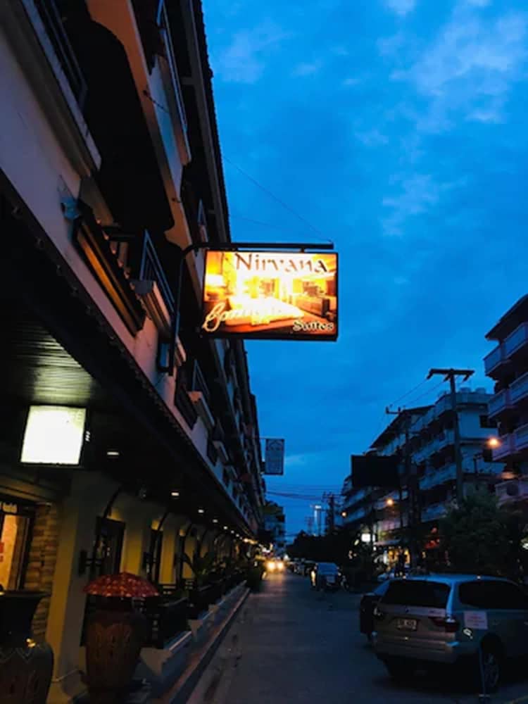 Фото Nirvana Boutique Suites 