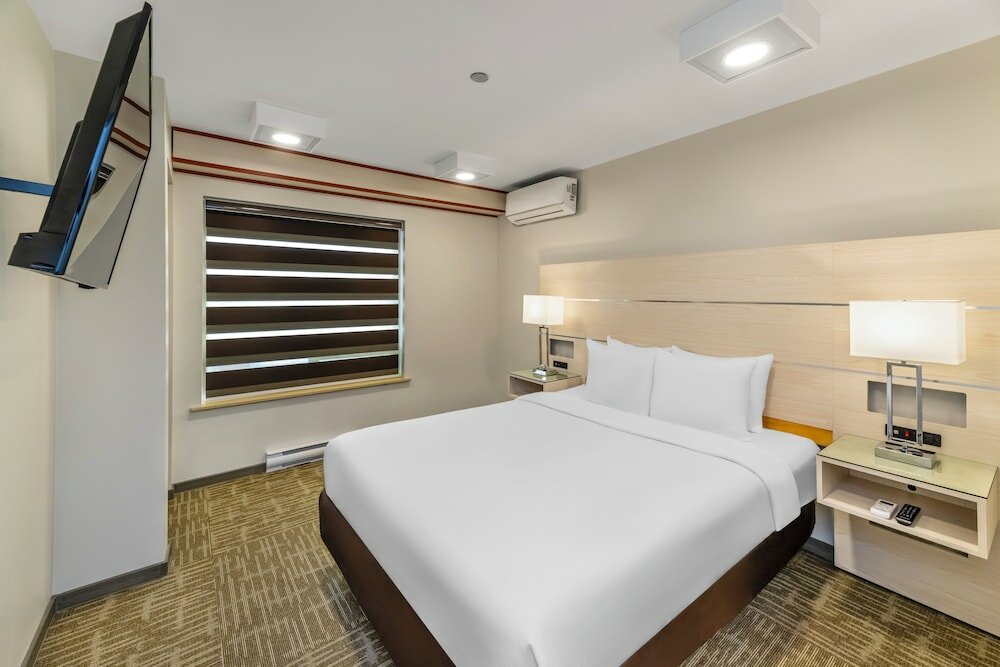 Фото Quality Inn Sunshine Suites