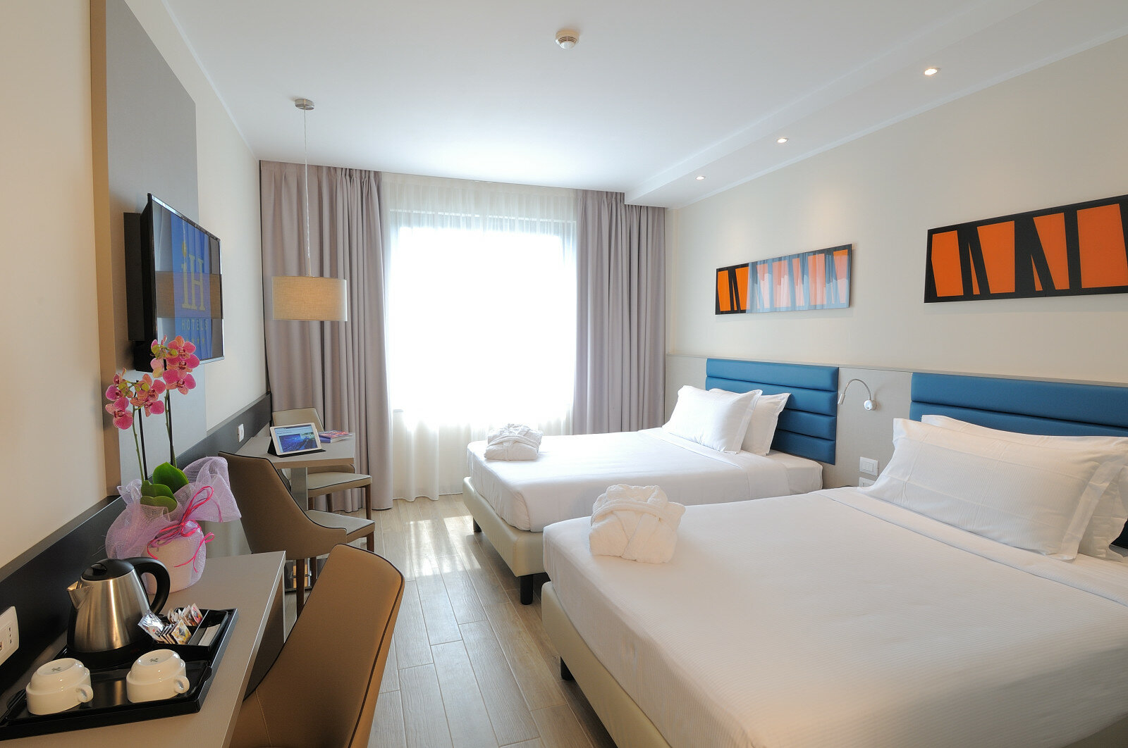 Фото IH Hotels Milano Lorenteggio