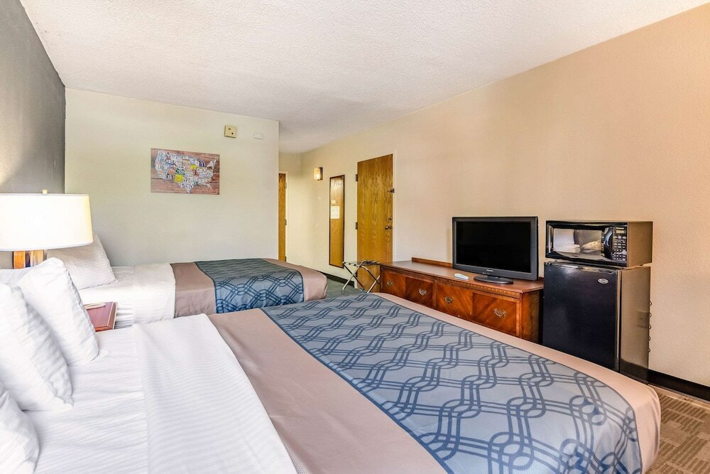 Фото Econo Lodge Inn & Suites Radford-Blacksburg Area