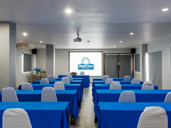 Фото Days Inn by Wyndham Patong Beach Phuket