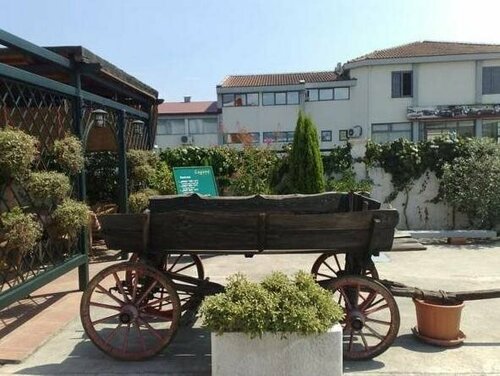 Внешний вид отеля Hotel Laguna в Подгорице, фото 2