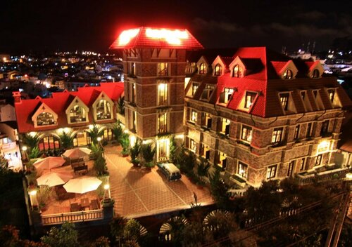 Внешний вид отеля Saphir Dalat Hotel в Далате, фото 1