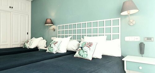 Гостиница Hugo Beach Hotel в Гандии