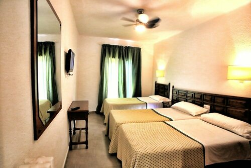 Гостиница Hostal Isabel в Бланесе