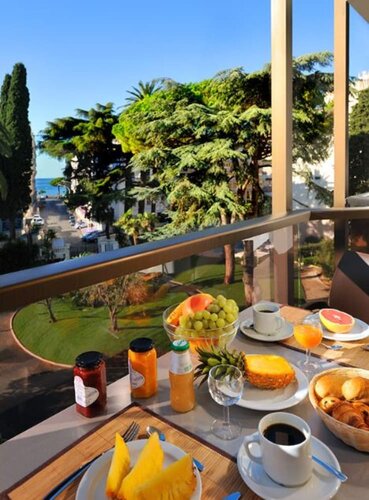 Гостиница Resideal Premium Cannes в Каннах