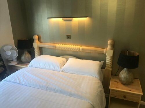 Гостиница Three Queens Hotel в Бертон-апон-Трент