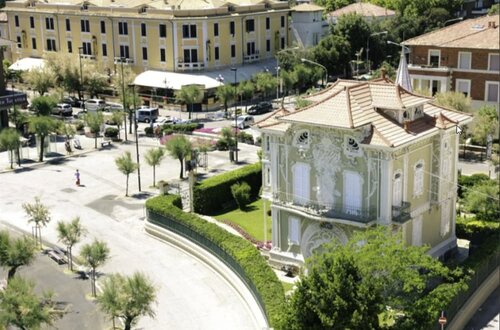 Гостиница Des Bains в Пезаро