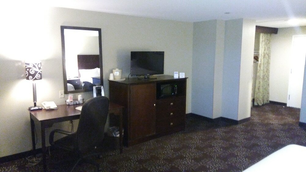 Фото Holiday Inn Express & Suites Pittsburgh West - Greentree, an Ihg Hotel