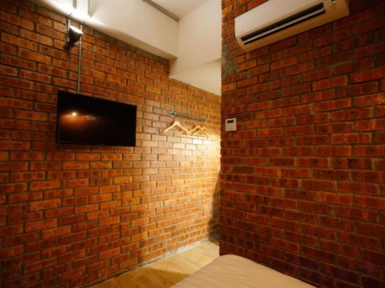 Фото Brick Box Hotel