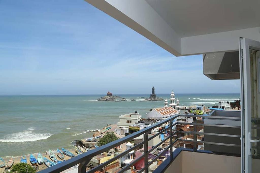 Фото Hotel Maadhini