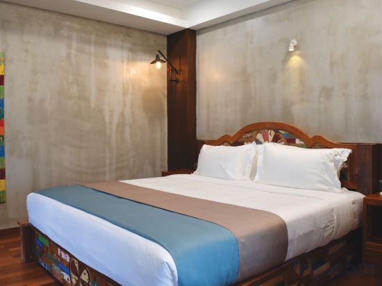 Фото Treasures Hotel and Suites