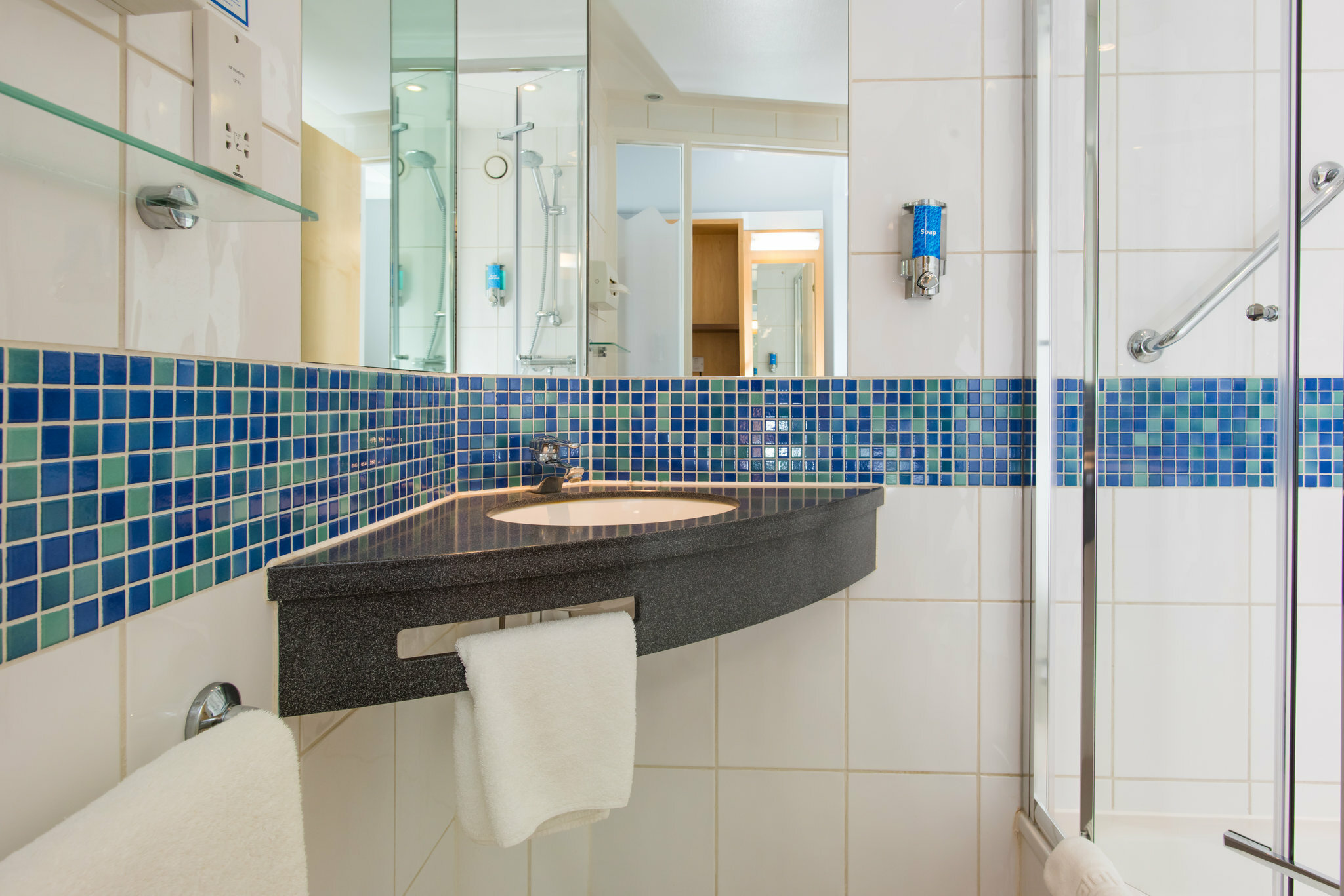 Фото Holiday Inn Express Hemel Hempstead, an Ihg Hotel