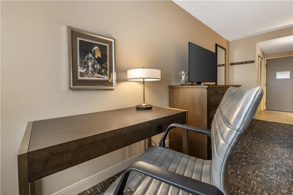 Фото Best Western Plus The Normandy Inn & Suites