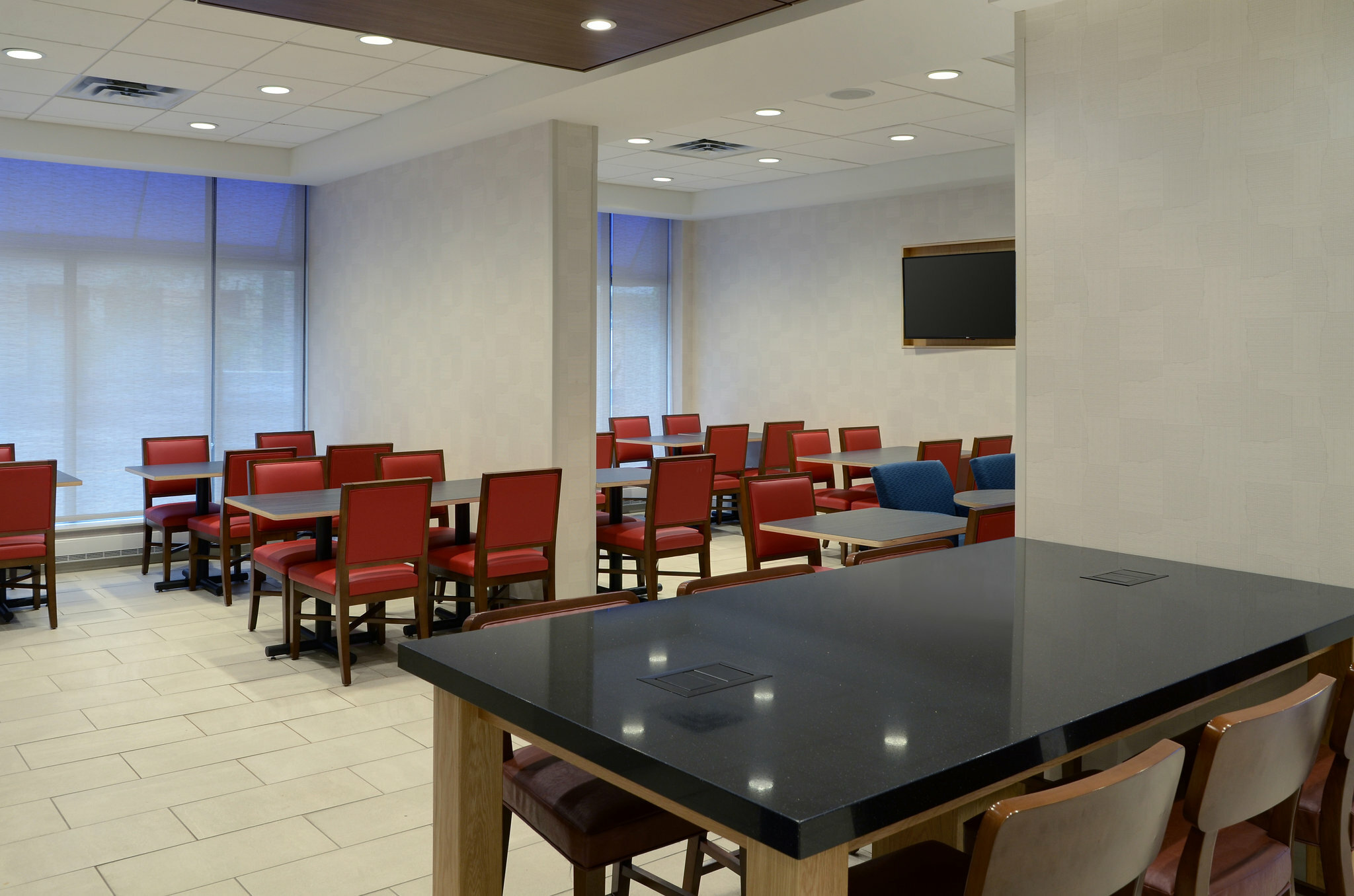 Фото Holiday Inn Express Toronto - Downtown, an Ihg Hotel