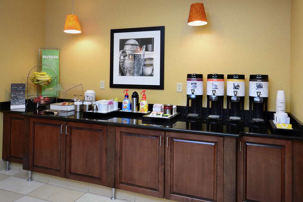 Фото Hampton Inn Martinsville