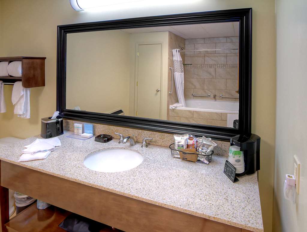 Фото Hampton Inn Russellville