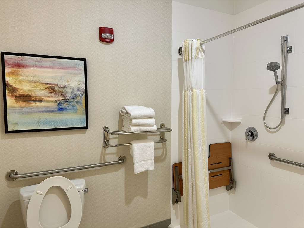 Фото Hilton Garden Inn Oconomowoc