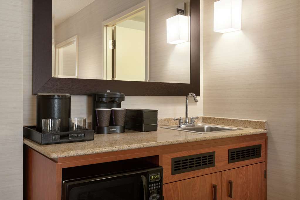 Фото Embassy Suites by Hilton Boston at Logan Airport