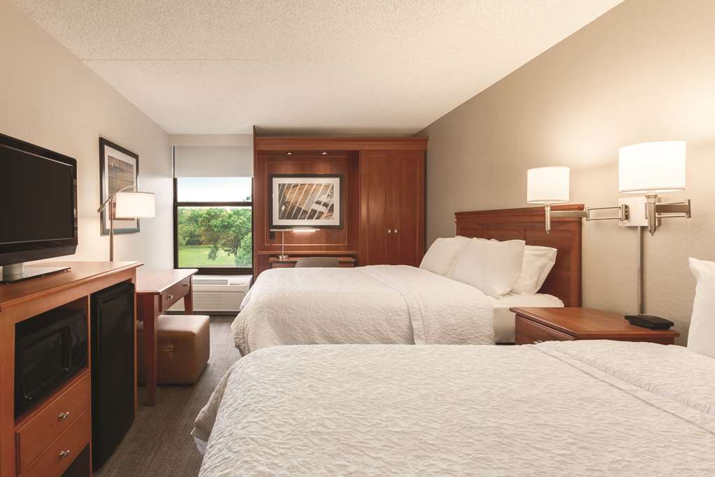Фото Hampton Inn Des Moines-Airport