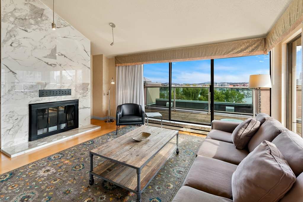 Фото Best Western Plus Inner Harbour - Victoria Hotels