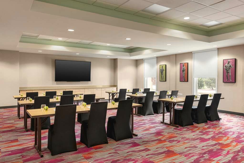 Фото Home2 Suites by Hilton Lubbock
