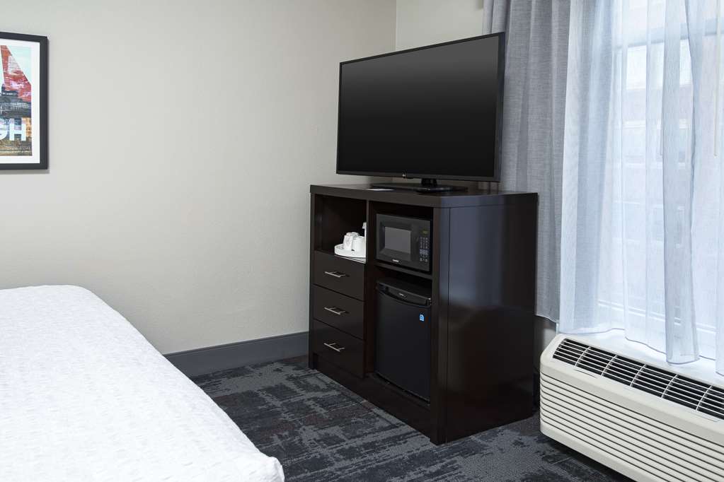 Фото Hampton Inn & Suites Raleigh Downtown
