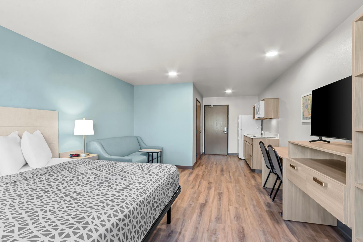 Фото WoodSpring Suites Linden