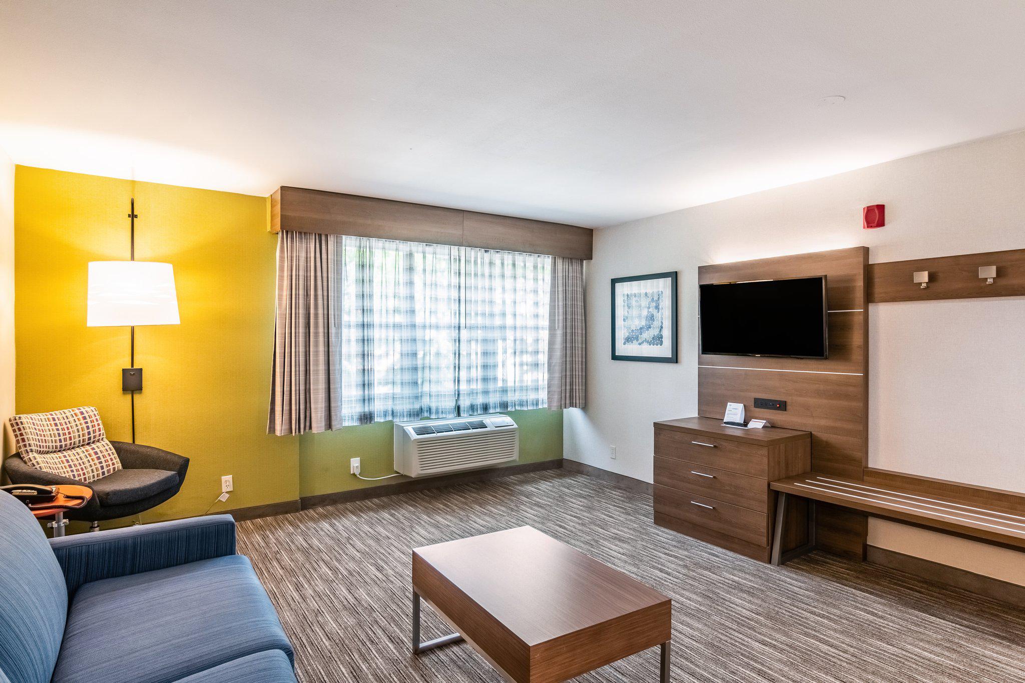 Фото Holiday Inn Express & Suites Camarillo, an Ihg Hotel