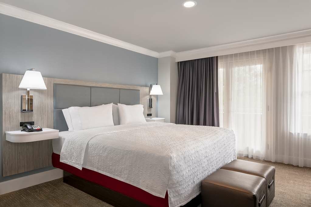 Фото Hampton Inn & Suites Stamford