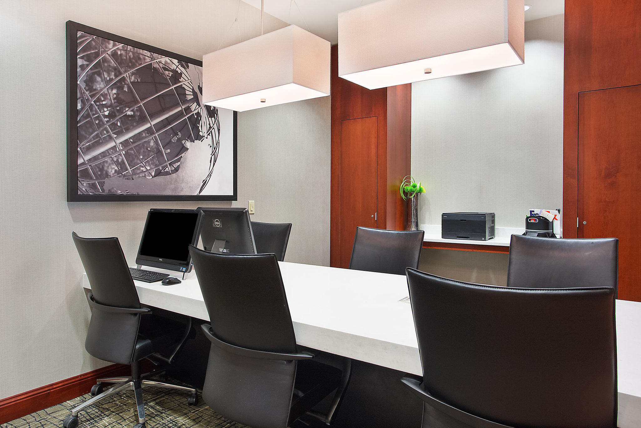 Фото Holiday Inn University Plaza-Bowling Green, an Ihg Hotel