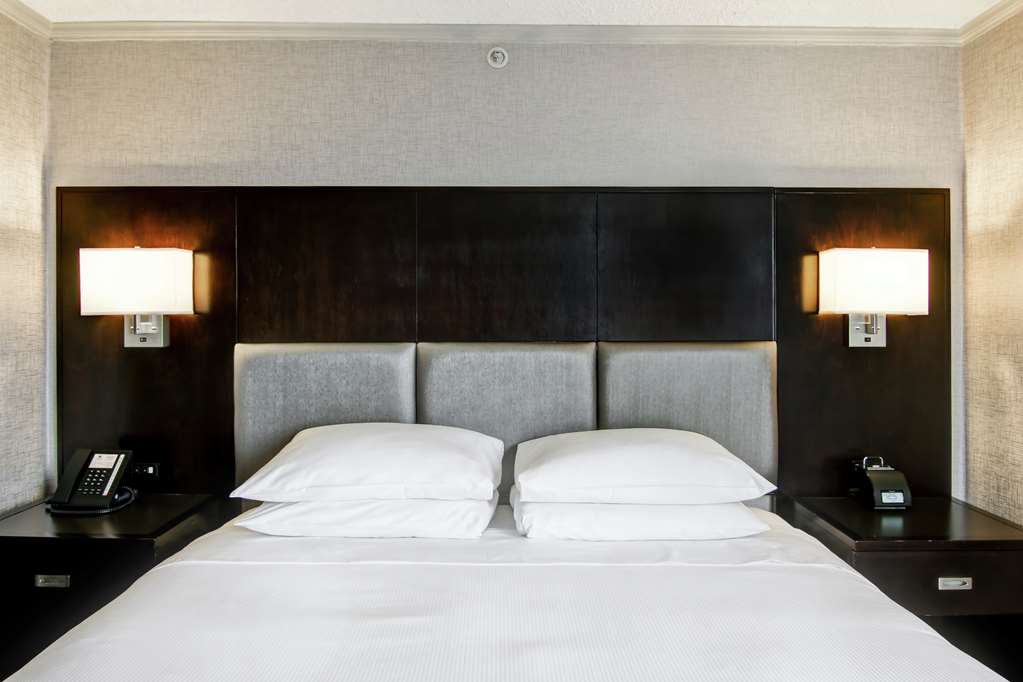 Фото DoubleTree by Hilton Hotel Toronto Downtown